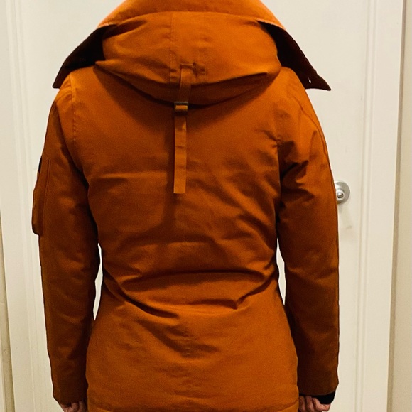 Women’s Canada Goose - Picture 2 of 3